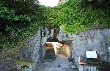 和田の石門
